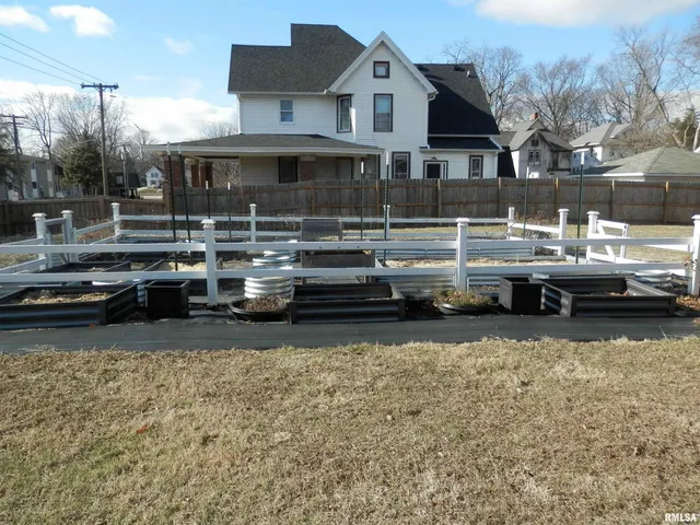 $119,900 | 653 North Cedar Street, Galesburg, IL 61401