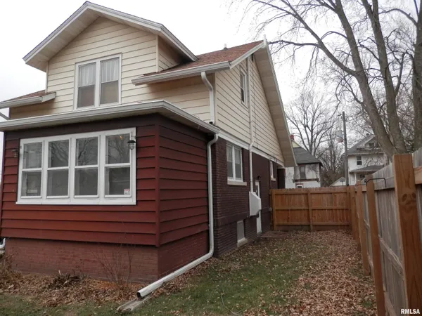 $114,999 | 653 North Cedar Street, Galesburg, IL 61401