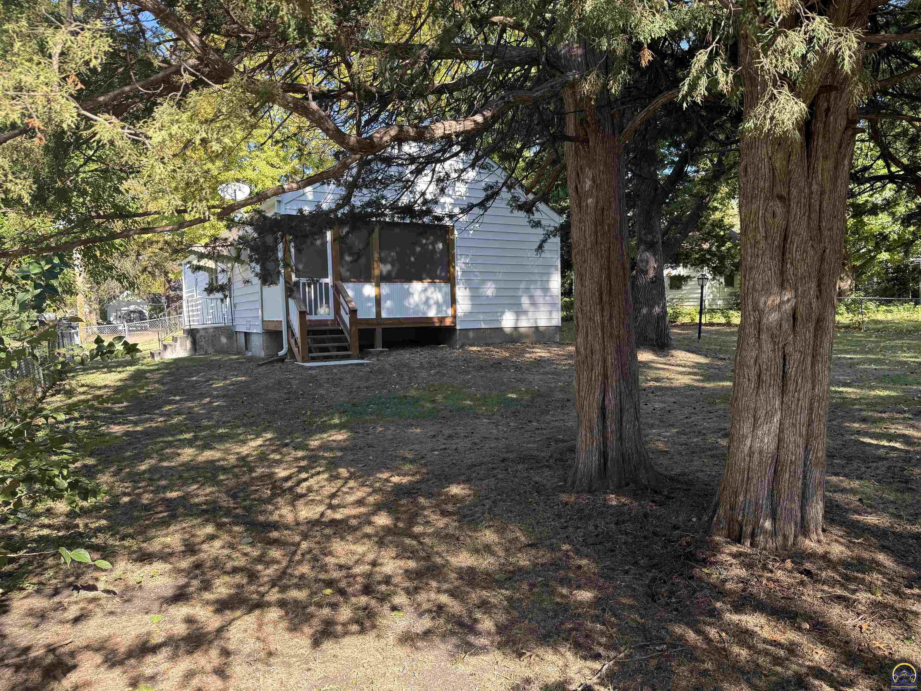 4221 Southwest 17th Street Topeka, KS 66604 - Photo 12 of 72