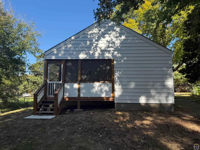 $179,500 | 4221 Southwest 17th Street, Topeka, KS 66604