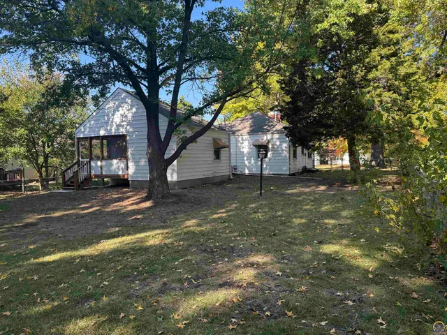 $179,500 | 4221 Southwest 17th Street, Topeka, KS 66604