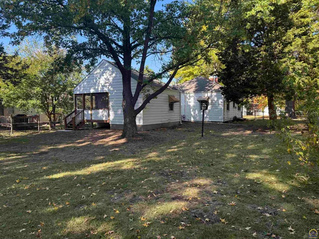 $179,500 | 4221 Southwest 17th Street, Topeka, KS 66604