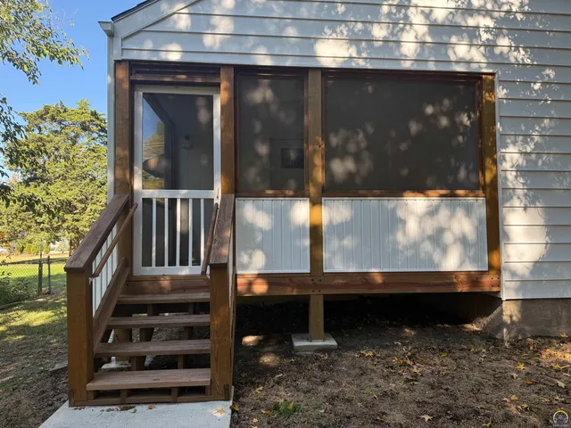 $179,500 | 4221 Southwest 17th Street, Topeka, KS 66604