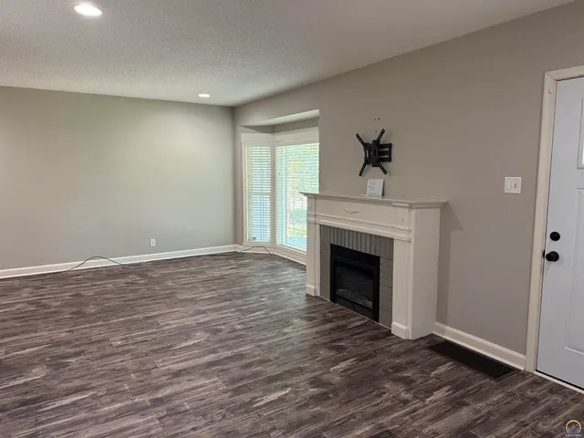 $179,500 | 4221 Southwest 17th Street, Topeka, KS 66604