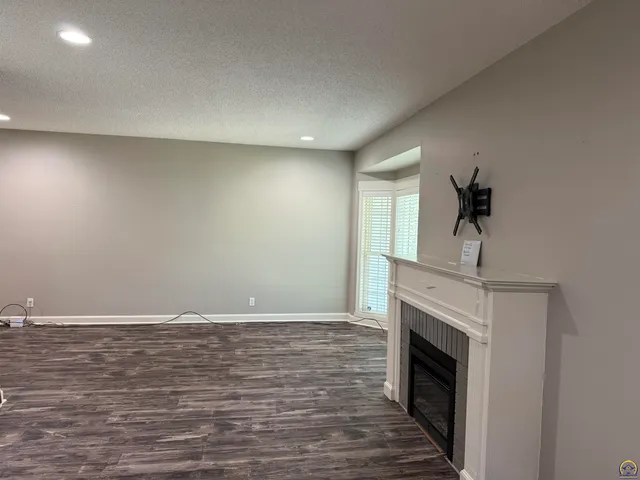 $179,500 | 4221 Southwest 17th Street, Topeka, KS 66604