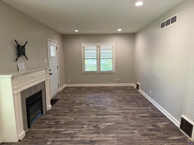 $179,500 | 4221 Southwest 17th Street, Topeka, KS 66604