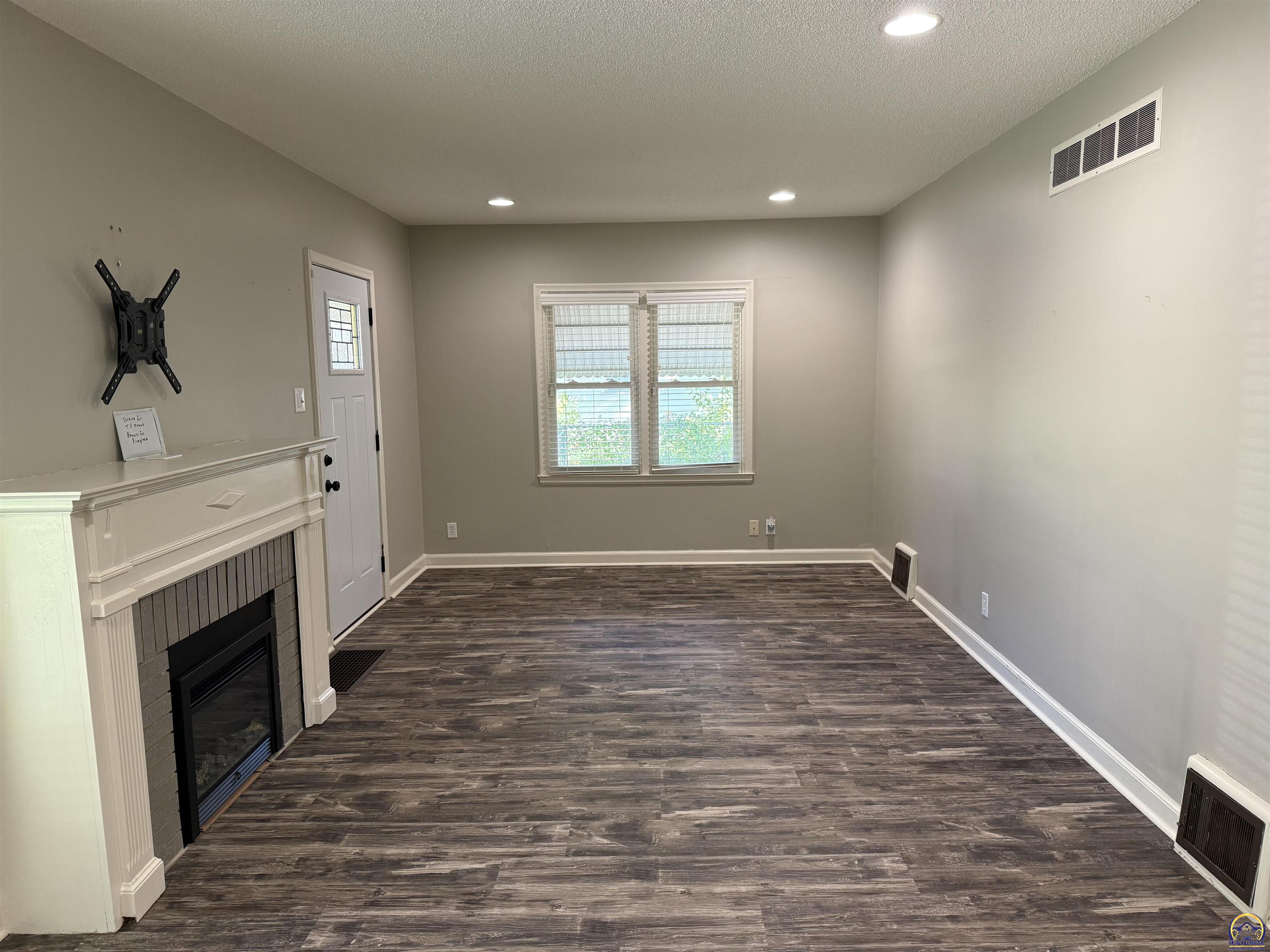 4221 Southwest 17th Street Topeka, KS 66604 - Photo 24 of 72