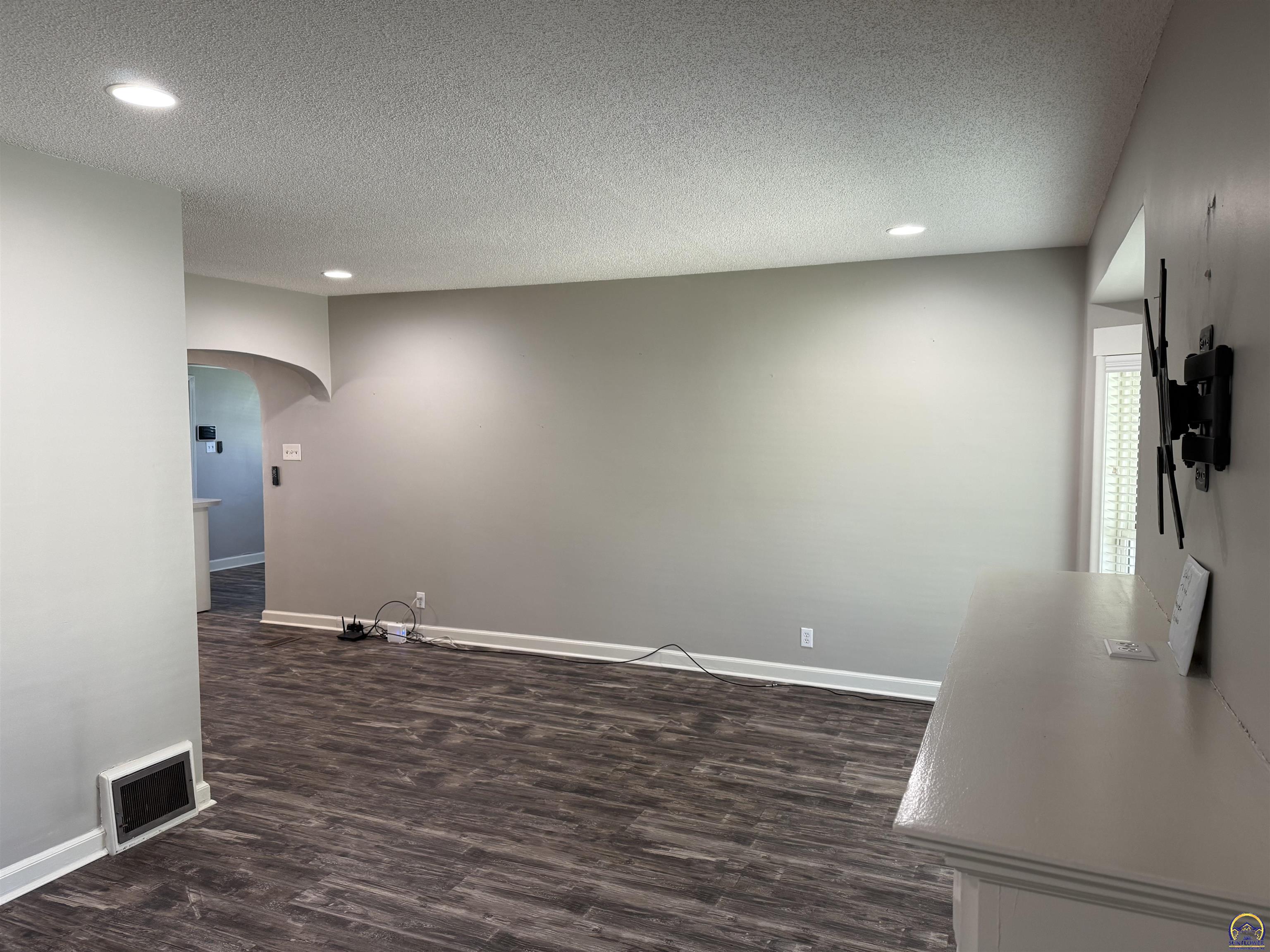 4221 Southwest 17th Street Topeka, KS 66604 - Photo 26 of 72