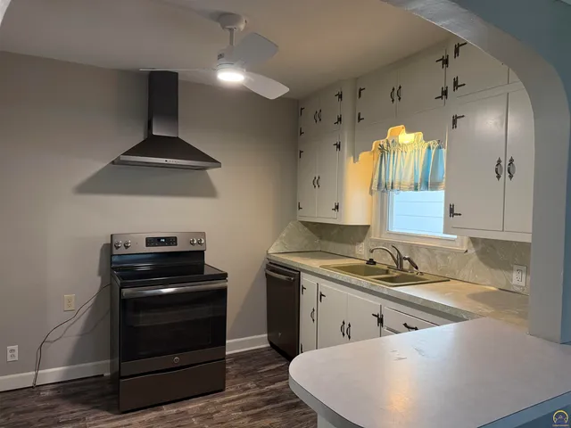 $179,500 | 4221 Southwest 17th Street, Topeka, KS 66604