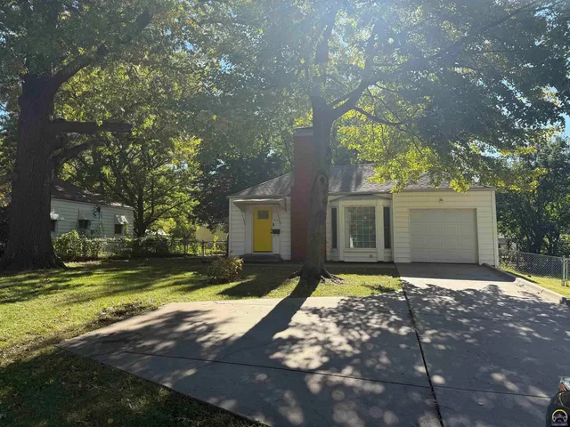 $179,500 | 4221 Southwest 17th Street, Topeka, KS 66604