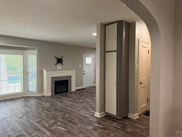 $179,500 | 4221 Southwest 17th Street, Topeka, KS 66604