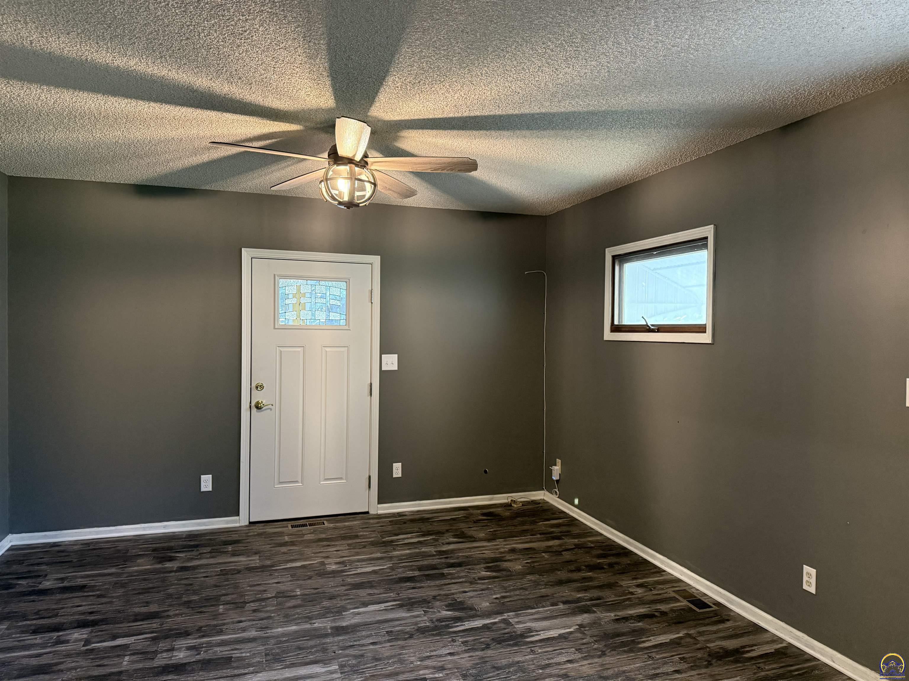 4221 Southwest 17th Street Topeka, KS 66604 - Photo 35 of 72