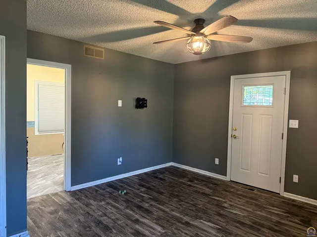 $179,500 | 4221 Southwest 17th Street, Topeka, KS 66604