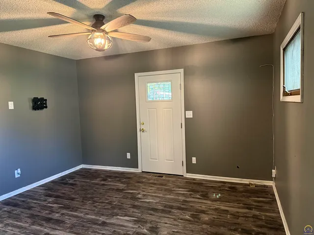 $179,500 | 4221 Southwest 17th Street, Topeka, KS 66604