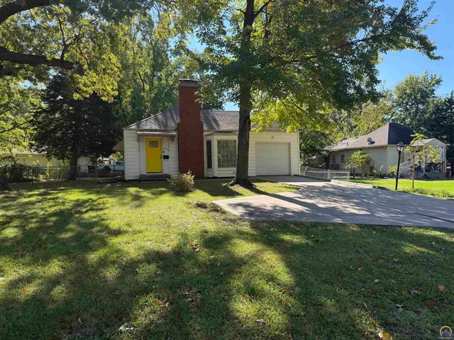 $179,500 | 4221 Southwest 17th Street, Topeka, KS 66604