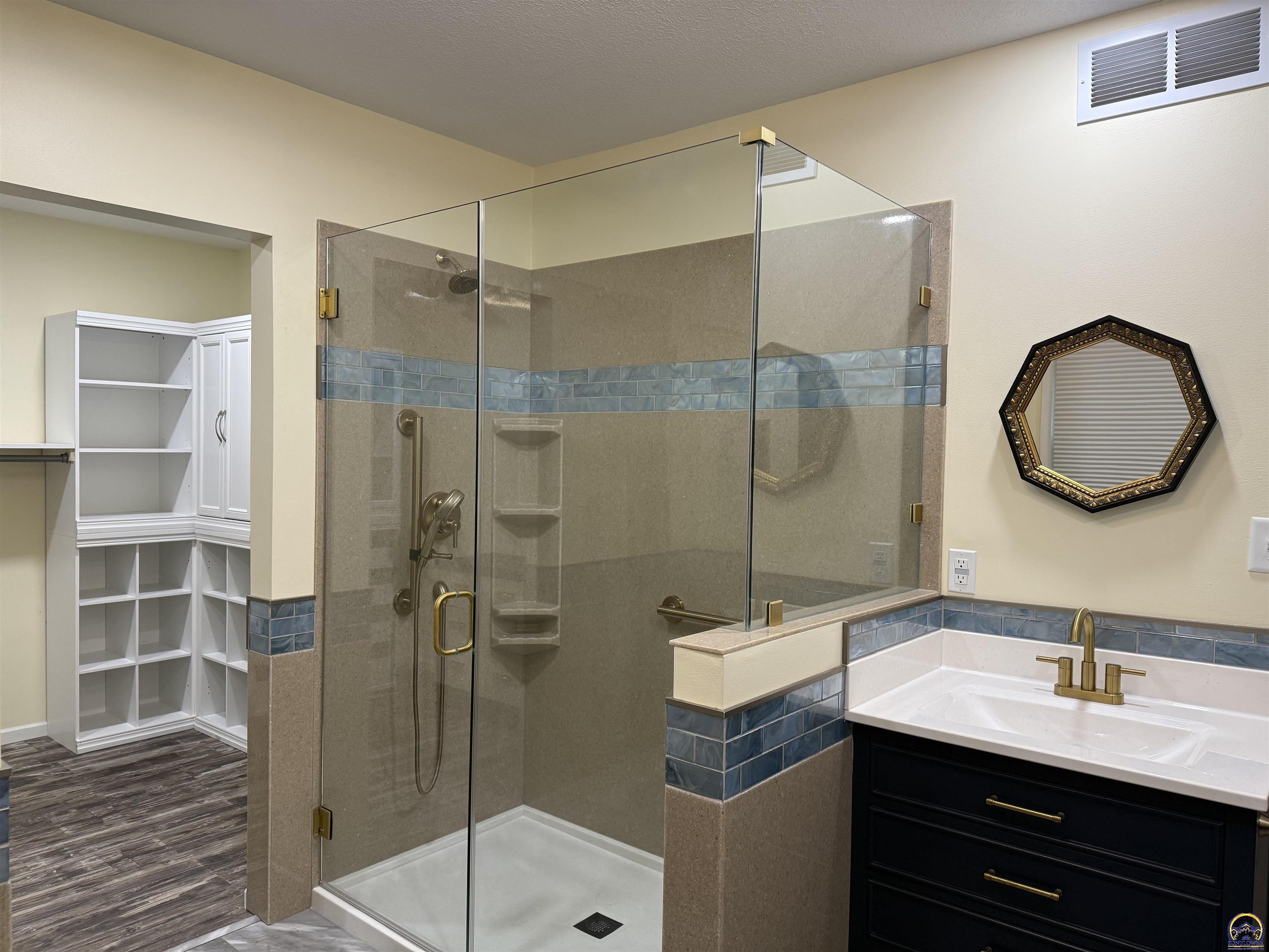 4221 Southwest 17th Street Topeka, KS 66604 - Photo 43 of 72