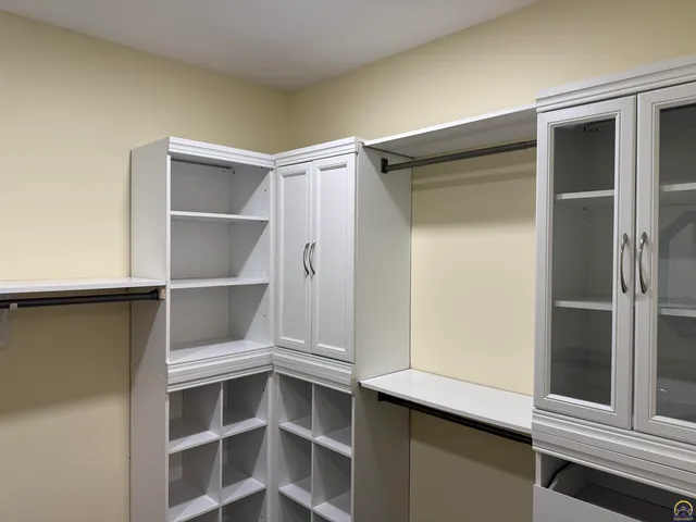 $179,500 | 4221 Southwest 17th Street, Topeka, KS 66604