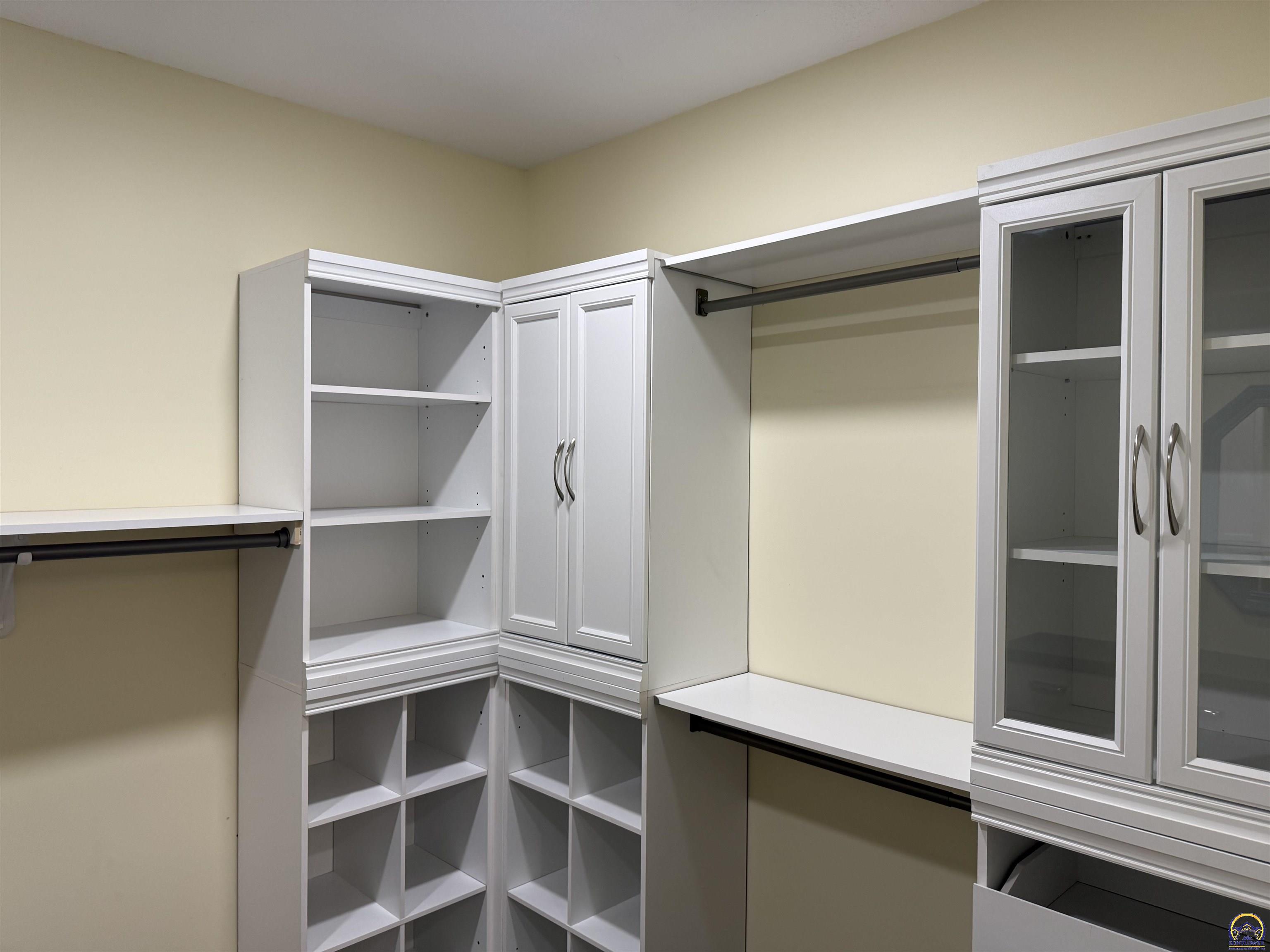 4221 Southwest 17th Street Topeka, KS 66604 - Photo 45 of 72