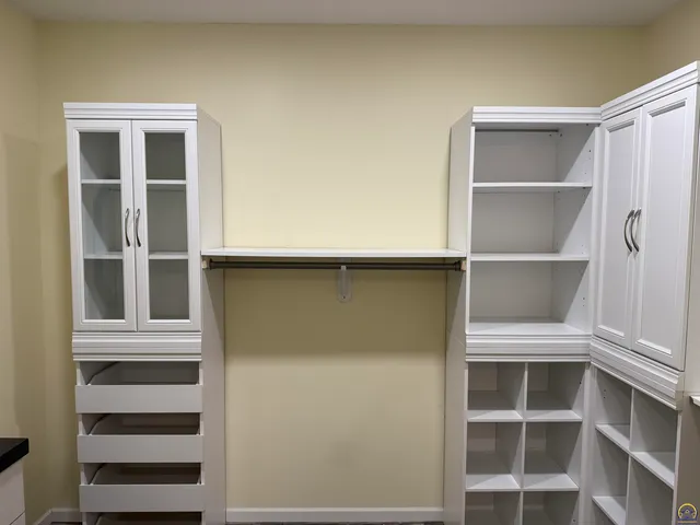 $179,500 | 4221 Southwest 17th Street, Topeka, KS 66604