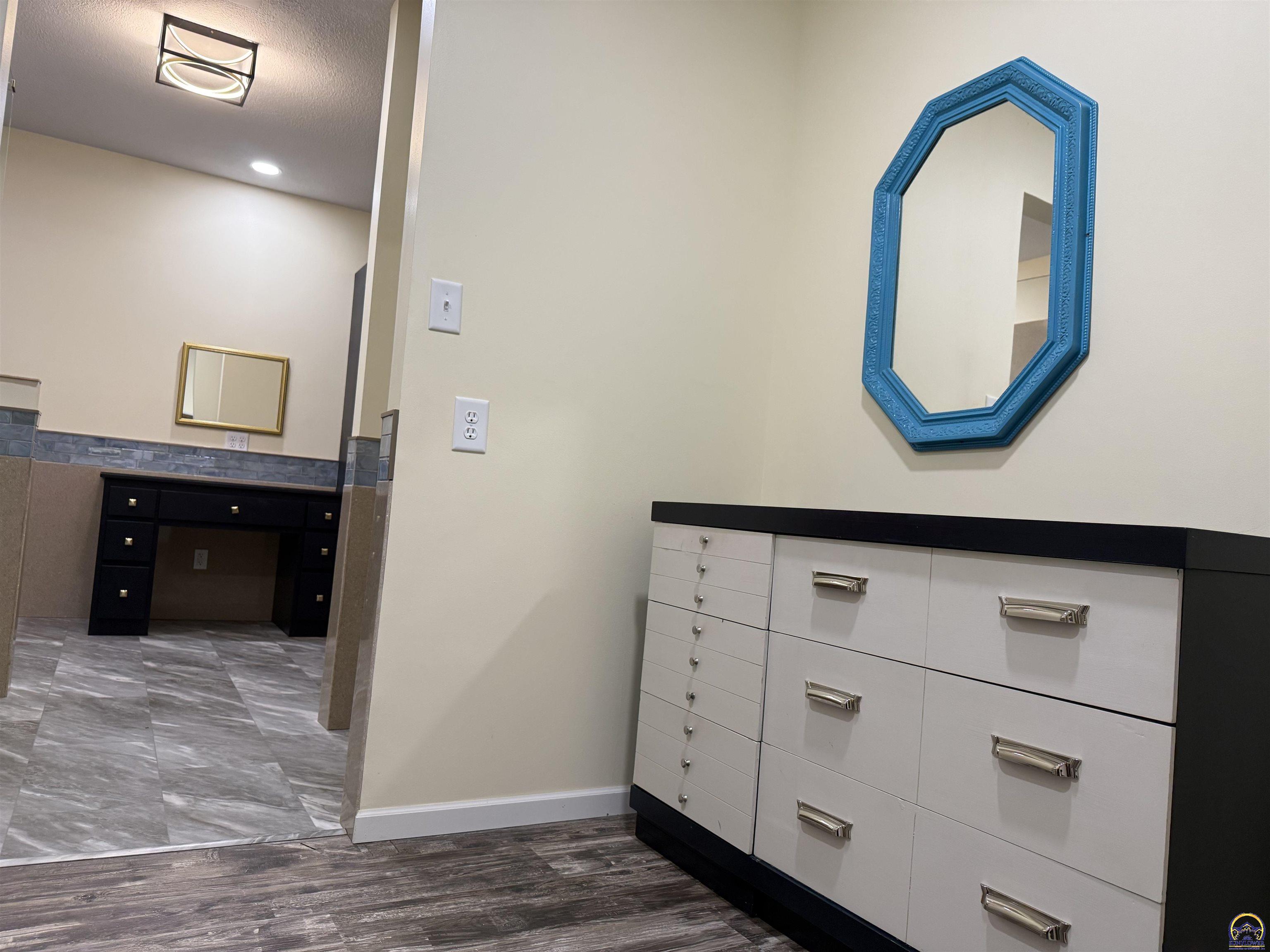 4221 Southwest 17th Street Topeka, KS 66604 - Photo 49 of 72