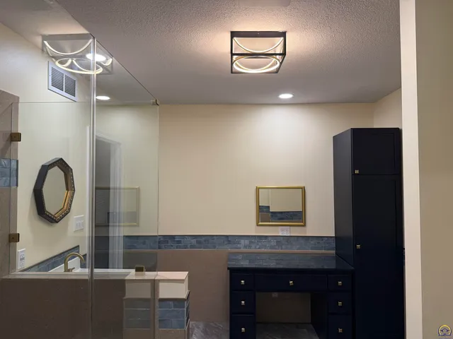 $179,500 | 4221 Southwest 17th Street, Topeka, KS 66604