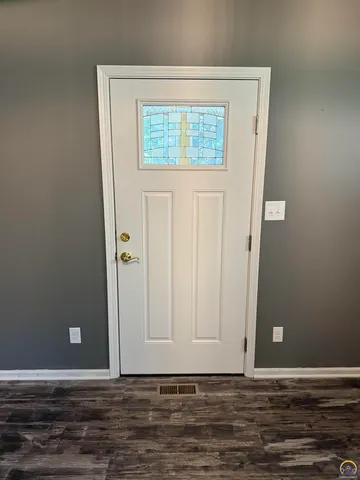 $179,500 | 4221 Southwest 17th Street, Topeka, KS 66604