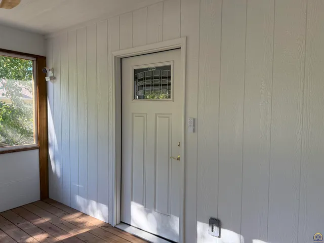 $179,500 | 4221 Southwest 17th Street, Topeka, KS 66604