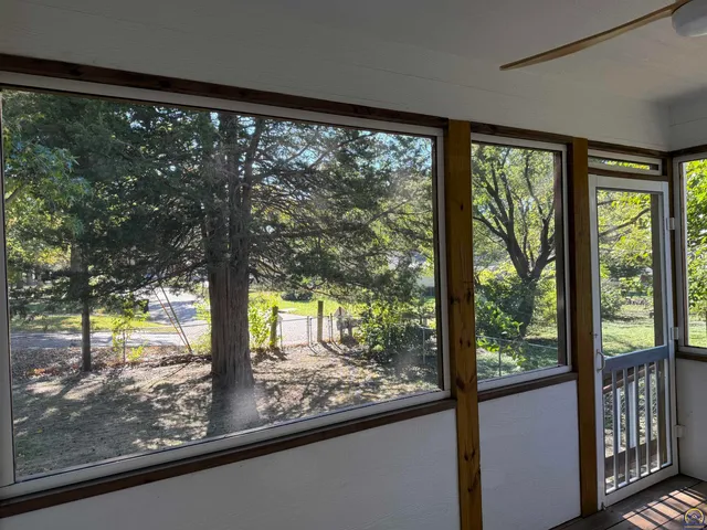 $179,500 | 4221 Southwest 17th Street, Topeka, KS 66604