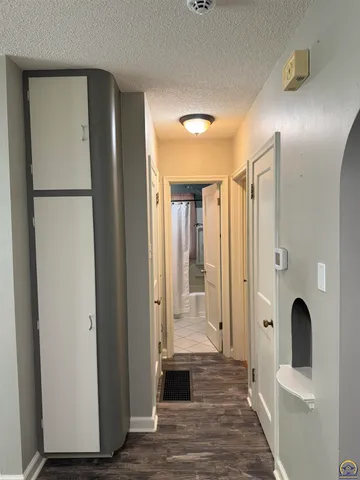 $179,500 | 4221 Southwest 17th Street, Topeka, KS 66604