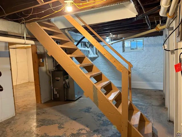 $179,500 | 4221 Southwest 17th Street, Topeka, KS 66604