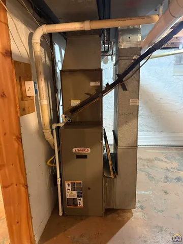 $179,500 | 4221 Southwest 17th Street, Topeka, KS 66604