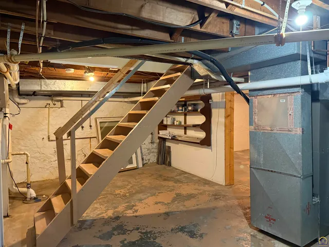 $179,500 | 4221 Southwest 17th Street, Topeka, KS 66604