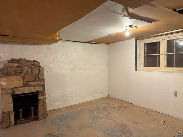 $179,500 | 4221 Southwest 17th Street, Topeka, KS 66604