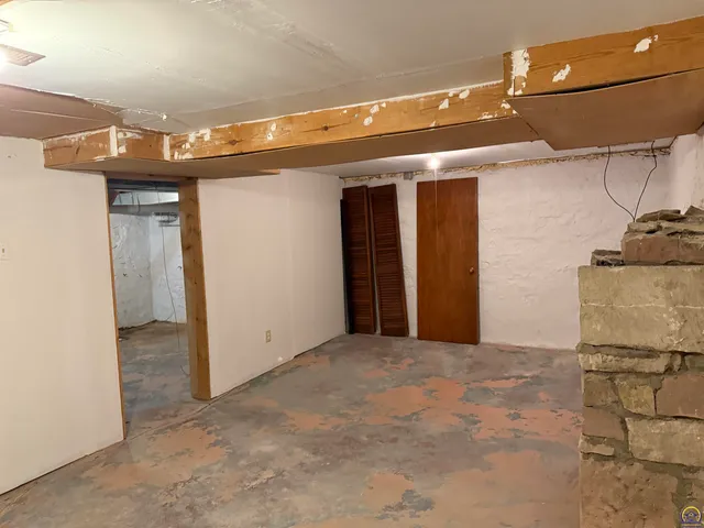 $179,500 | 4221 Southwest 17th Street, Topeka, KS 66604