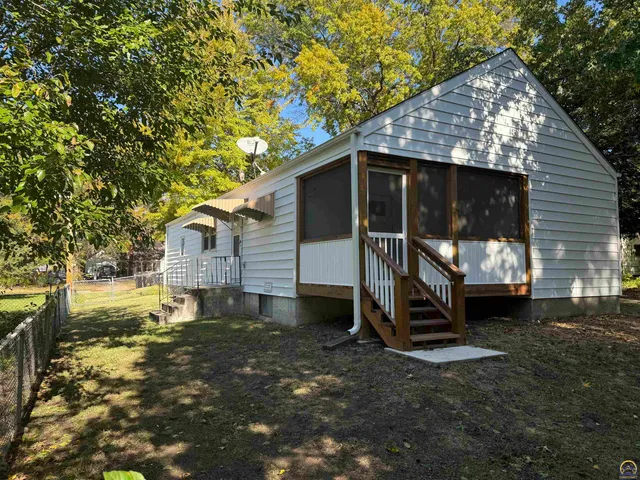 $179,500 | 4221 Southwest 17th Street, Topeka, KS 66604