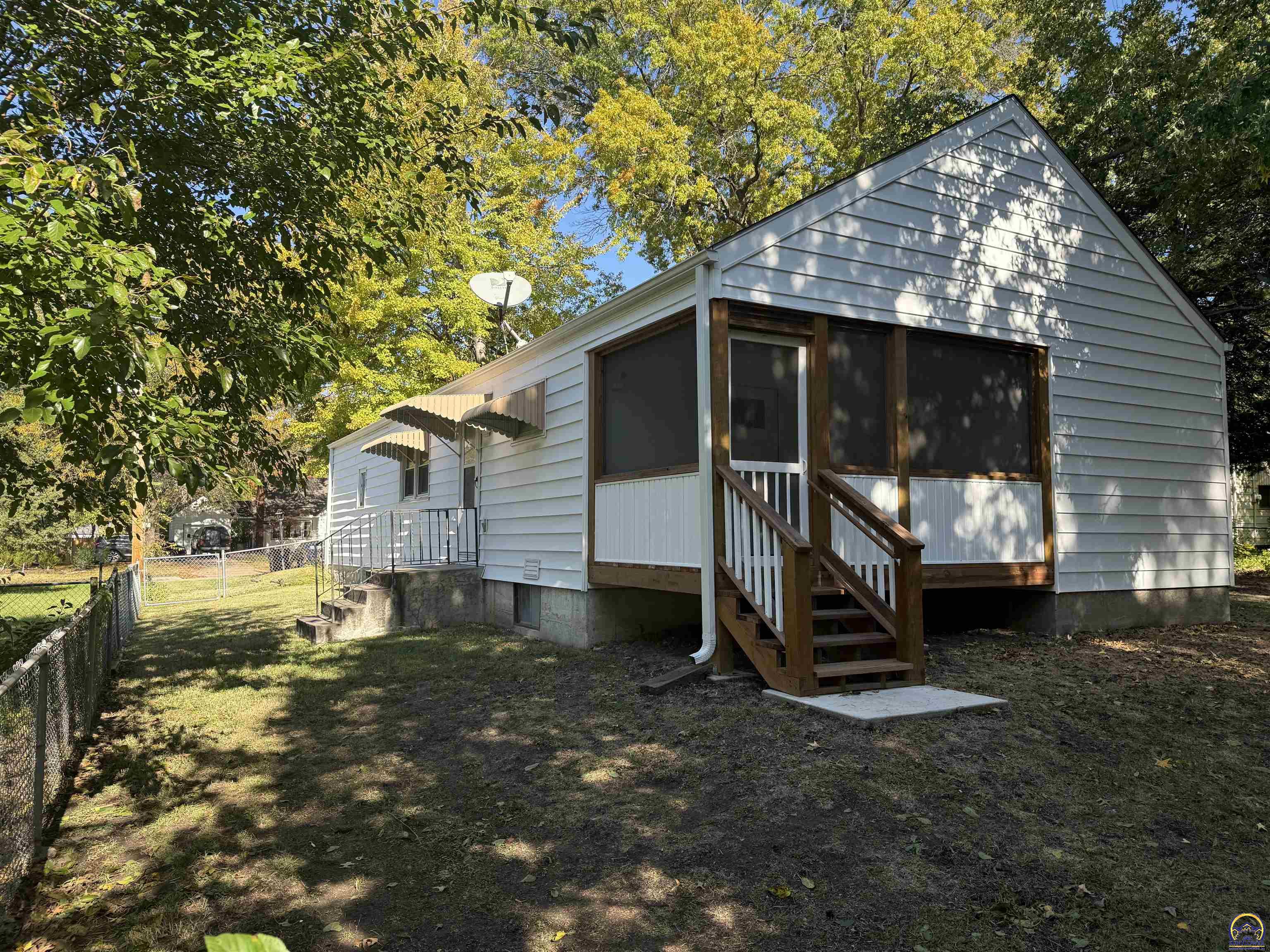 4221 Southwest 17th Street Topeka, KS 66604 - Photo 10 of 72