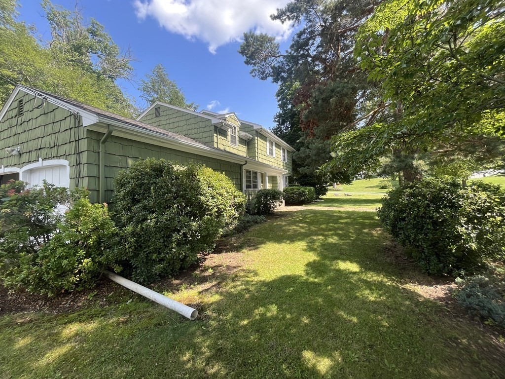 76 Winfield Road Holden, MA 01520 - Photo 2 of 25 Gallery Image 2