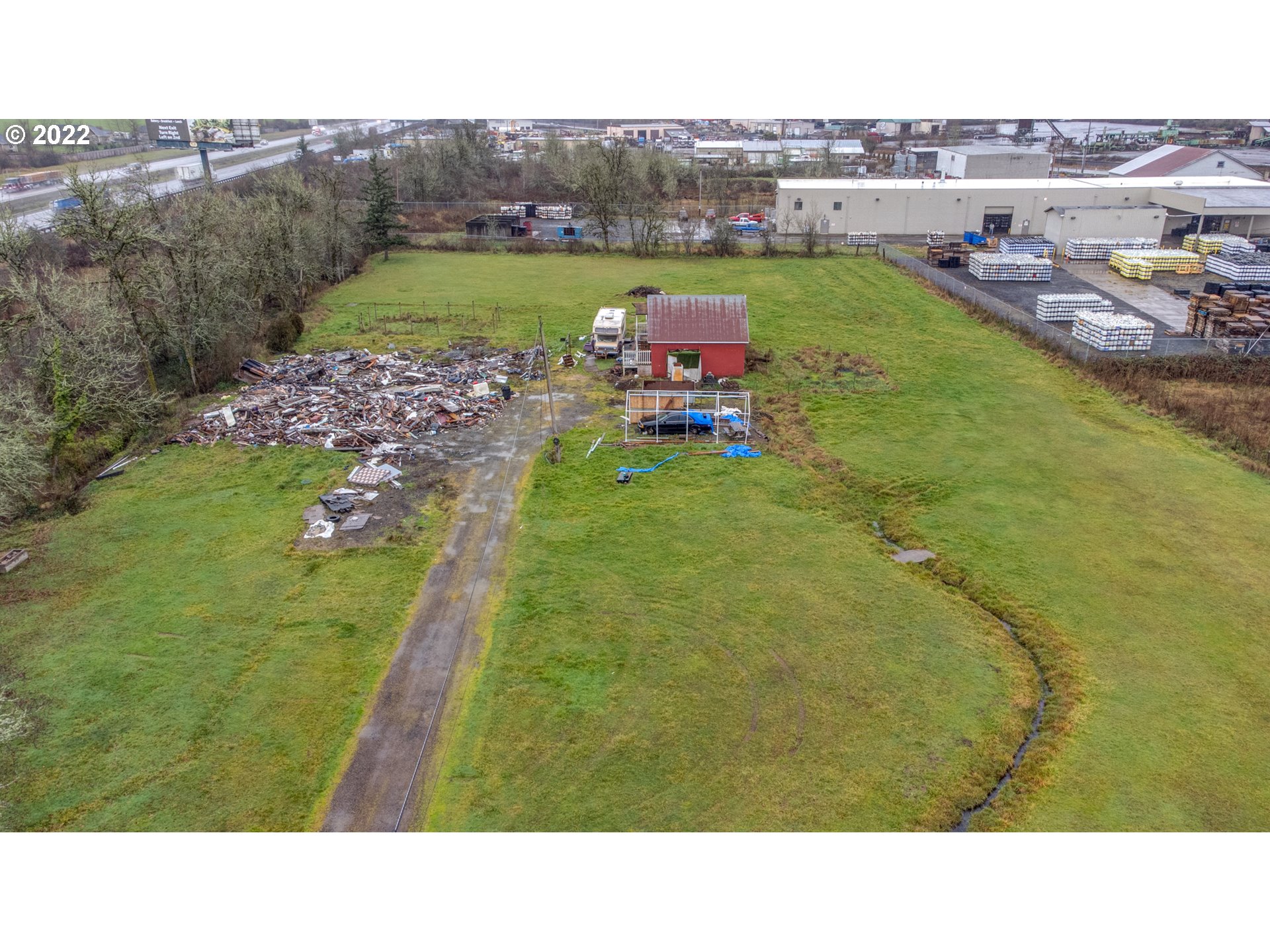 34014 West Peebles Road Eugene, OR 97405 - Photo 12 of 19 a backyard with a view of lake