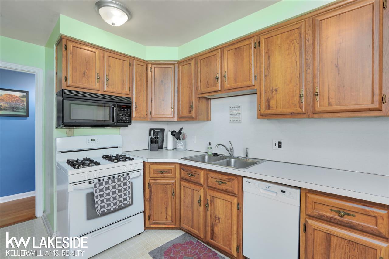1480 Hampton Road Mount Clemens, MI 48043 - Photo 13 of 28 50033268-12.JPG