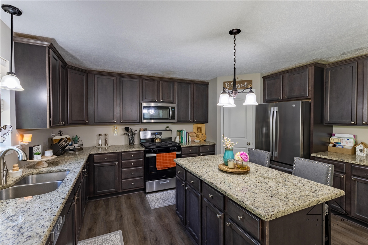 415 Edgewood Pass Fenton, MI 48430 - Photo 6 of 32