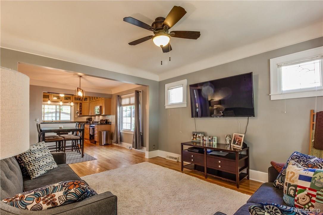 82 Wellesley Drive Pleasant Ridge, MI 48069 - Photo 7 of 45 Interiors (3 of 31).jpg
