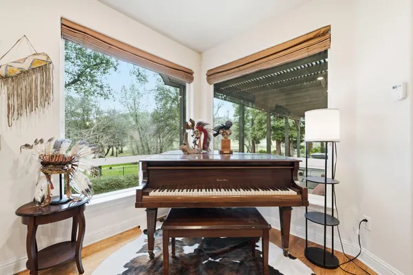 $834,900 | 13482 Tierra Heights Road, Redding, CA 96003