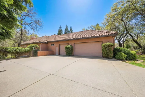 $834,900 | 13482 Tierra Heights Road, Redding, CA 96003