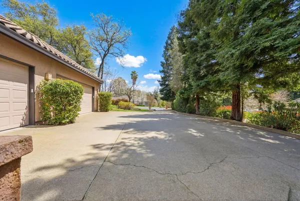 $834,900 | 13482 Tierra Heights Road, Redding, CA 96003