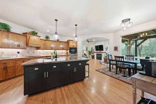 $834,900 | 13482 Tierra Heights Road, Redding, CA 96003