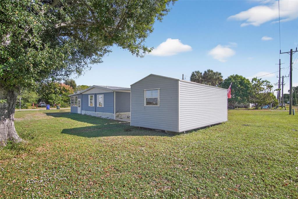 17536 Brinkerhoff Lane Okeechobee, FL 34974 - Photo 3 of 17 a view of a house with a yard and a fountain
