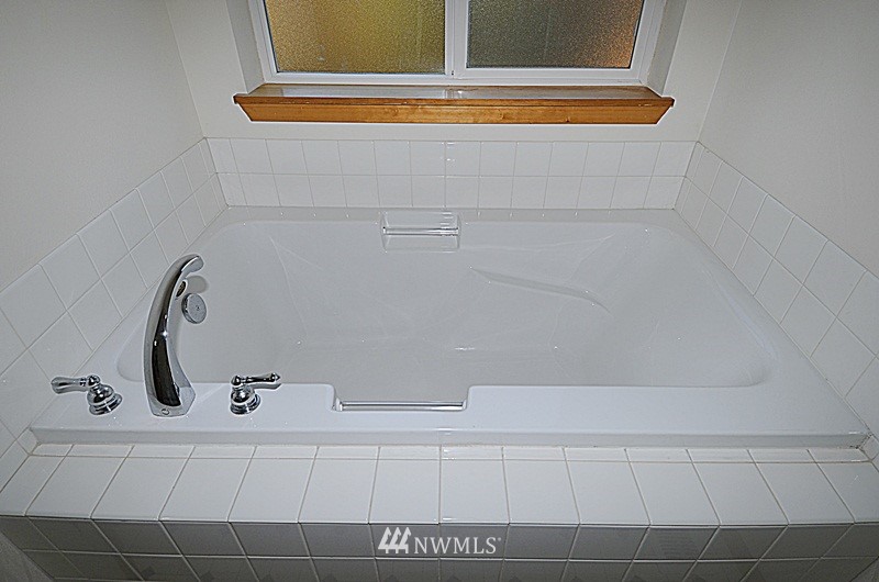 252 Shadow Place Southeast Renton, WA 98059 - Photo 12 of 15