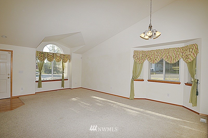 252 Shadow Place Southeast Renton, WA 98059 - Photo 10 of 15