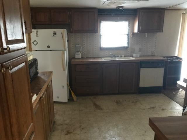 9268 Jones Road Howard City, MI 49329 - Photo 3 of 11 IMG_4034