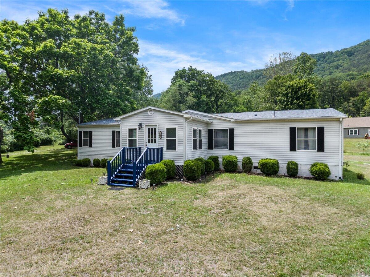 5583 Bradshaw Road Salem, VA 24153 - Photo 5 of 51 05-DJI_20260630141854_0005_D